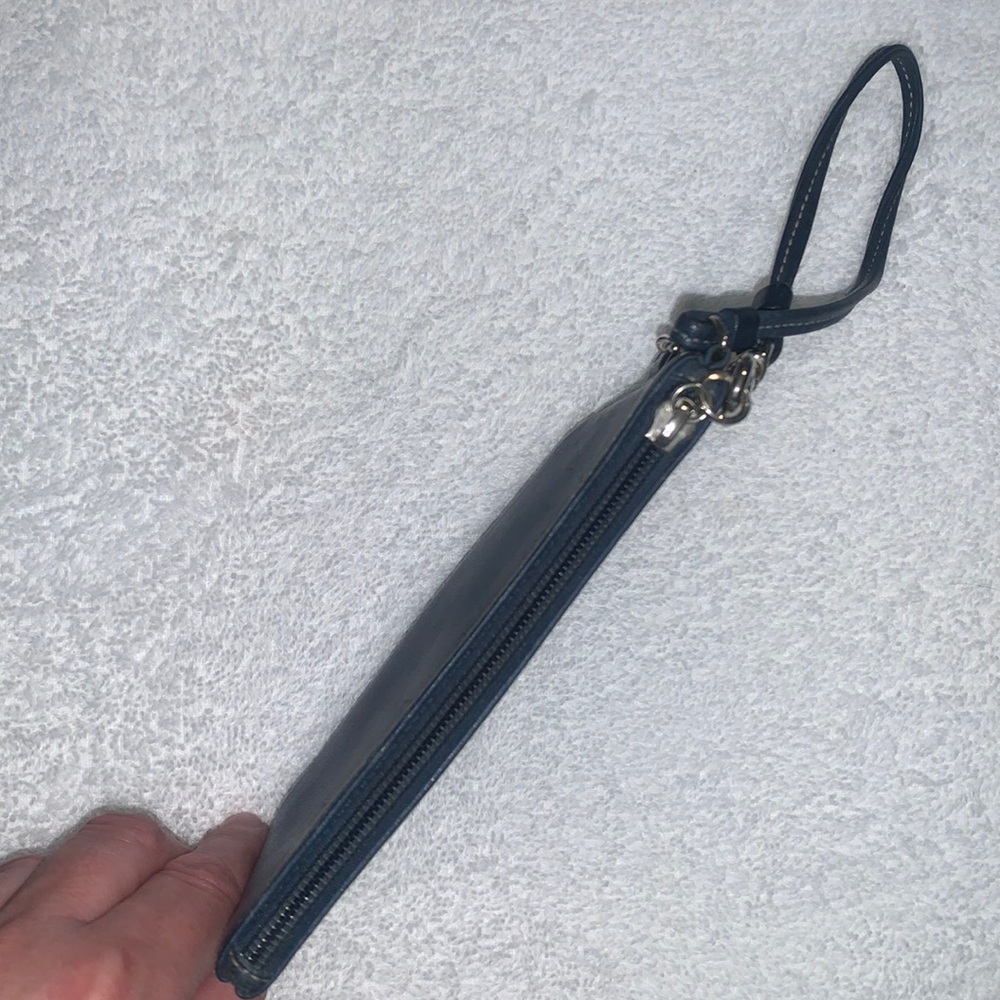 Vintage Coach Wristlet Blue. Some wear as seen in pics - Picture 4 of 7